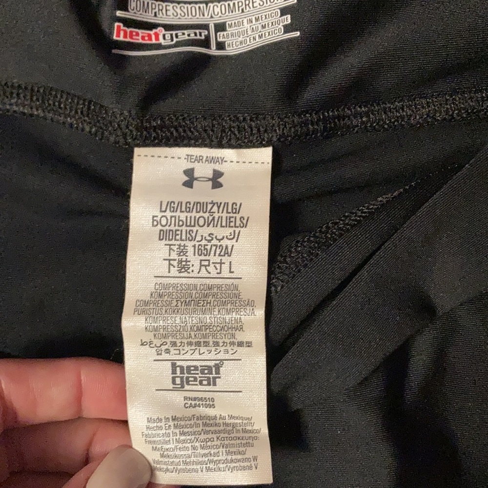 —Set of 2 Large Black under Armour Compression Shorts - Picture 4 of 9
